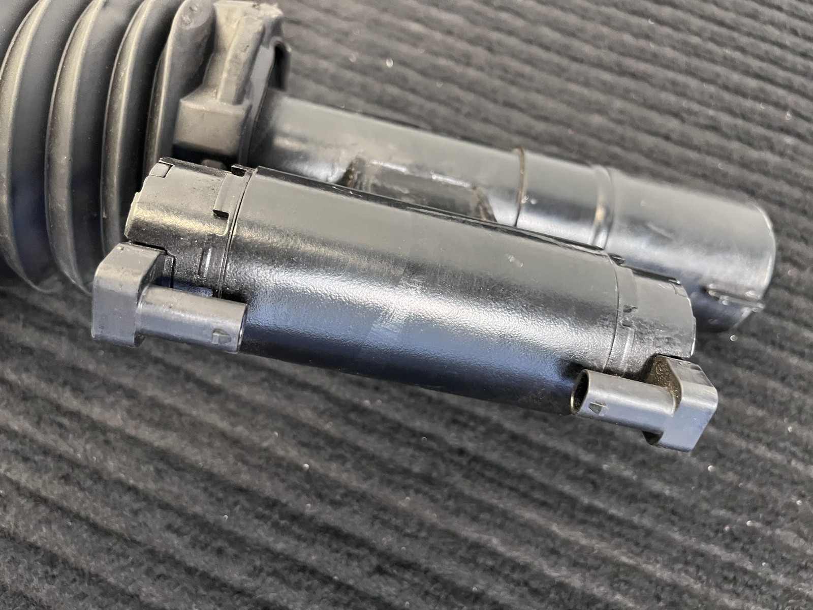 Aston Martin DBX 2020-2025 Front Right Air suspension strut P/N PY8318B036AA