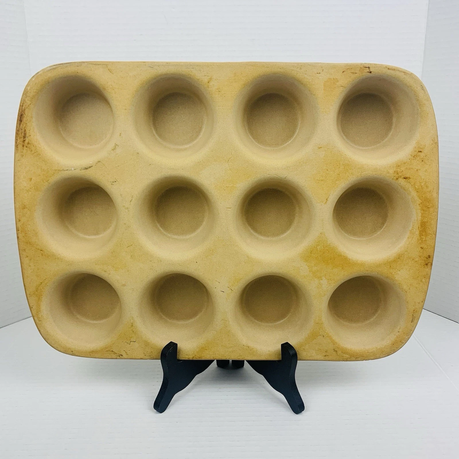The Pampered Chef Family Heritage Stoneware 12 Cupcake Muffin Pan Baking Stone