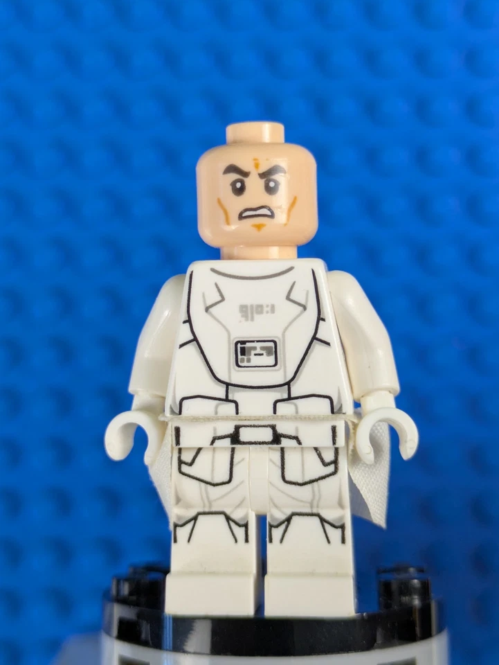 Lego Star Wars: First Order Snowtrooper with Kama sw0657 Set 75100 - Image 2 of 4