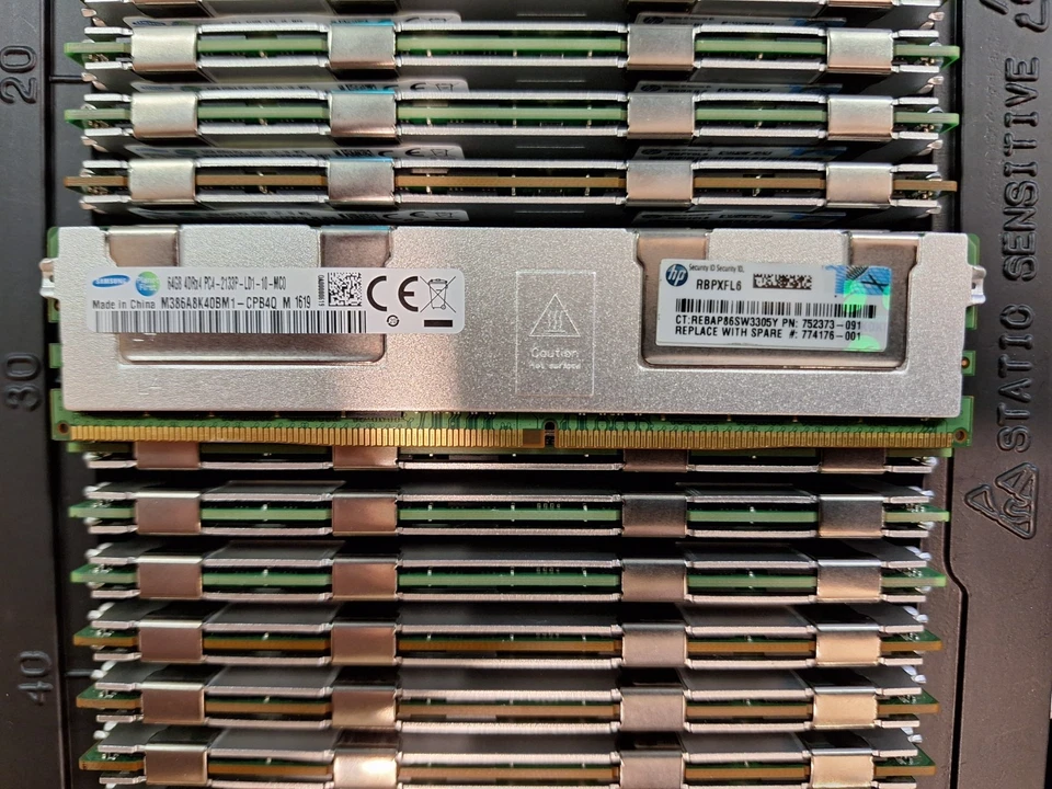 726724-B21 774176-001 752373-091 64GB 4Rx4 PC4-2133P HPE Genuine Smart Memory - Image 1 of 1
