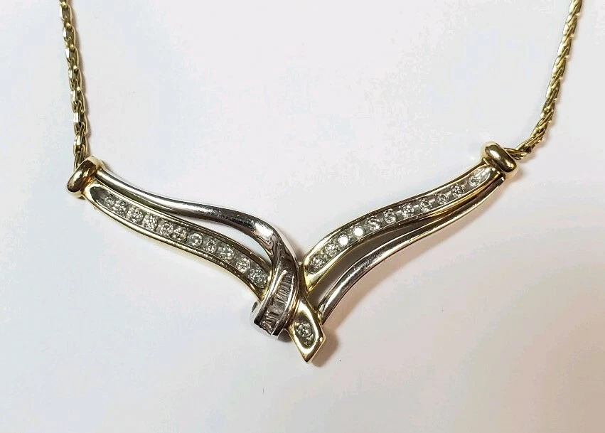 BEAUTIFUL .38 CARAT DIAMOND COMBINATION 10K PENDANT AND NECKLACE