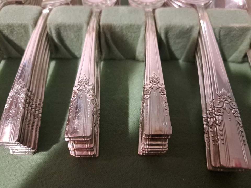 Servicio de cubiertos/cubiertos vintage plateados de Oneida 59 piezas para 8 Foto 3 de 4