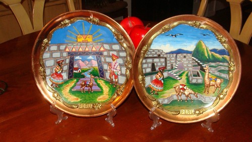 DUE PIATTI DECORATIVI RAME PERÙ ~ 11”d ~ Ottime condizioni ~ - Foto 1 di 6