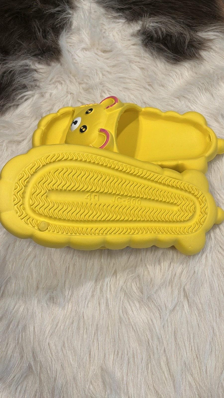 PANTOFOLA D’ORO Ciabatta gialla carina cartone animato per ragazze nuova senza etichette taglia 40EU adatta meglio nella taglia 6 6 5US