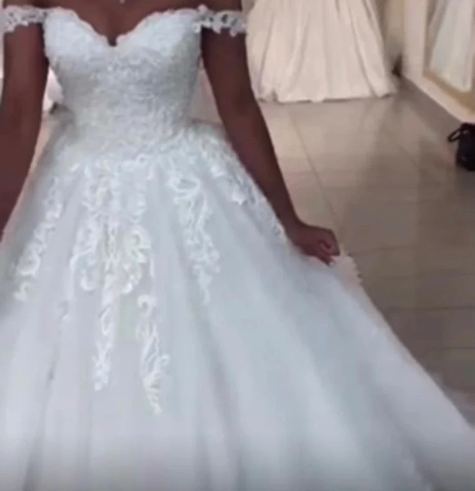 This dress is a breathtaking princess-style ballgown with a romantic and timeles - Image 4 of 4