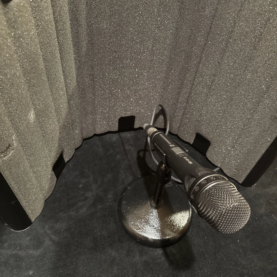 Sennheiser MD 431-II Supercardioid Dynamic Vocal Microphone, stand and Mic Thing - Image 2 of 4