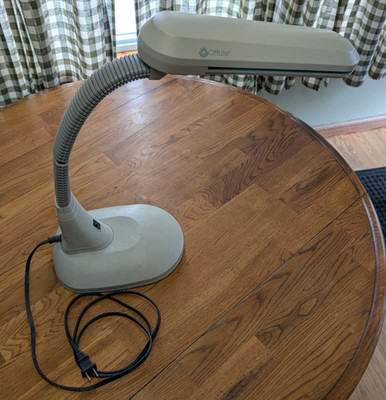 Ott-lite Adjustable Neck Craft Desk Lamp 120V 18W Replaceable Bulb Model T8637T