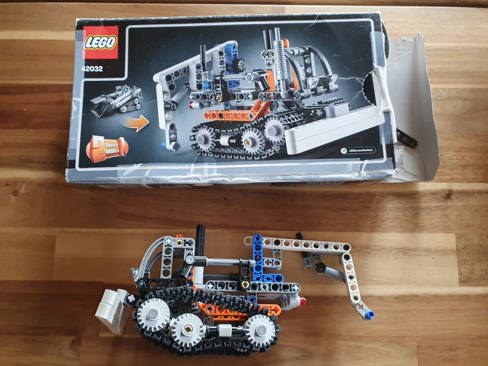 LEGO Technic 42032 Compact Tracked Loader, photo 2 sur 4