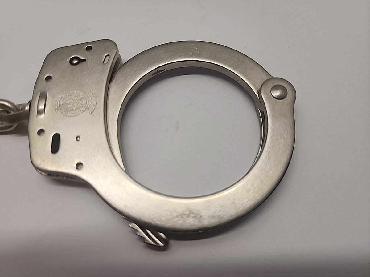 Vntg Smith & Wesson Marcas Registradas Handcuffs No Key w/ Open