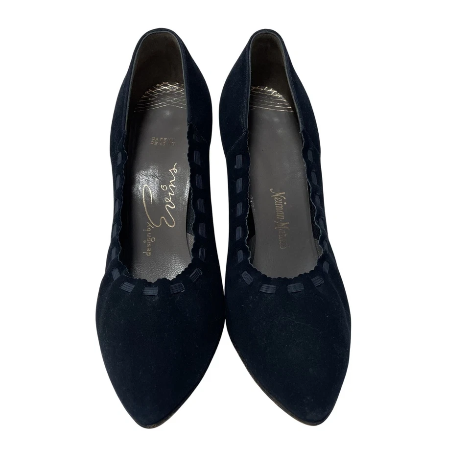 Zapatos de salón de colección Evins Neiman Marcus azul marino de gamuza de cuero escritos a mano 6 Foto 3 de 4