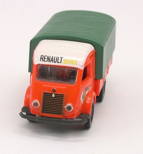 L'ambulance militaire Renault miniature de CIJ réédité par Norev au 1/45e