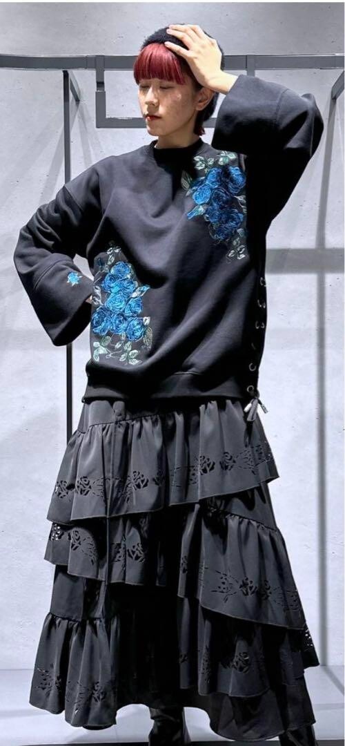 【Ado×HARE/UNISEX】サイドレースアップローズ刺繍スウェット Ado×HARE/UNISEX】サイドレースアップローズシシュウスウェット