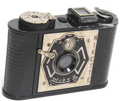 @ Lucht Nikette black Bakelite 3x4 cm rollfilm camera w. Luxar 3.5/50mm lens NOT