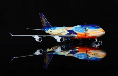 SQ Wings Boeing 747-400 Singapore ''Tropical'' 9V-SPK 1:200 Modellflugzeug