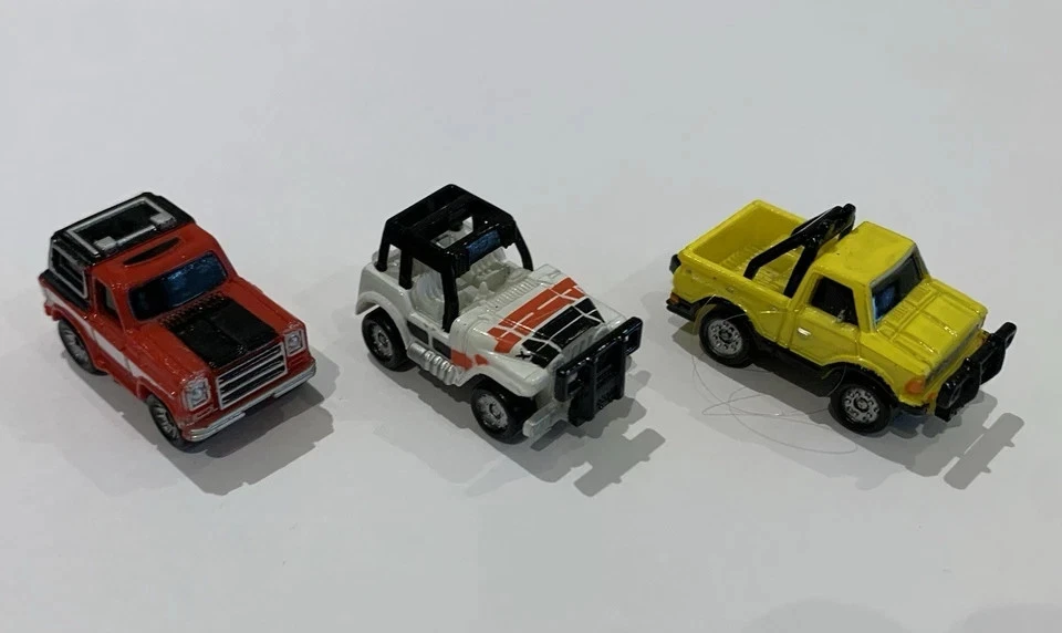 Micro Machines винтажный комплект Galoob 4x4 Jeep Wrangler, Chevy Blazer, Datsun 720 - Изображение 2 из 4
