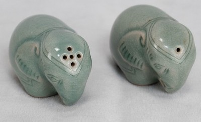 VTG Asian Elephant Detailed Salt Pepper Shakers Stoneware Glazed Crackle Finish
