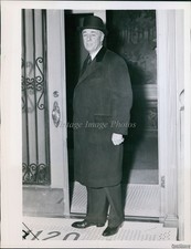 Vintage Older Man Hat Coat Standing In Ornate Doorway Ny 6X8 Vintage Press Photo