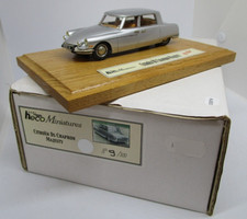 AU833 HECO MINIATURES 1/43 CITROEN DS CHAPRON MAJESTY ARGENTE ED LIM 9/300 RESIN