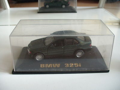 Yatming BMW 325i in grün auf 1:43 in Box