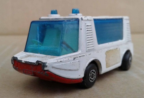SELECTION OF MODEL AMBULANCES inc. MATCHBOX, LESNEY & CORGI. - Picture 87 of 101