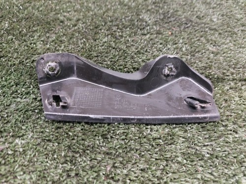 Volkswagen PASSAT B6 2010 Rechts Halterung Stoßstange Stoßfänger vorne