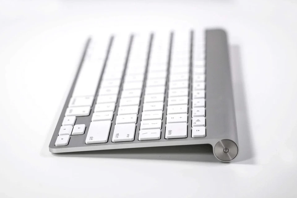 Apple A1314 Wireless Keyboard F/A, KYBD ASSY, WIRELESS, HF K57 A1314 US Warranty - Image 2 of 4