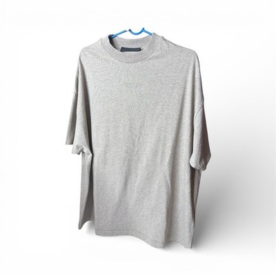 Essentials Fear Of God  Tshirt Size XS! but it's like an XL