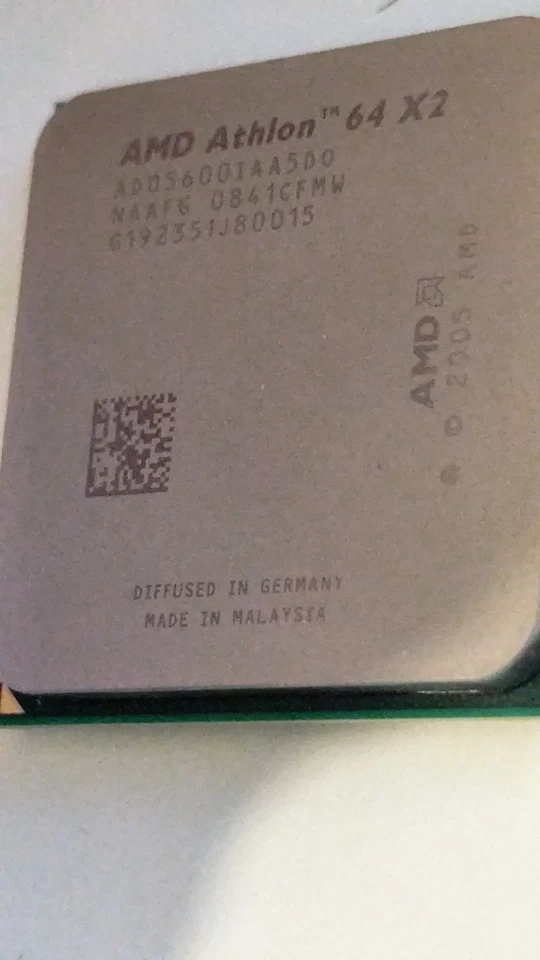 CPU AMD ATHLON 64 X2 AD05600IAA5D0 NAAFG 0841CFMW G192351J80015 - Immagine 3 di 4