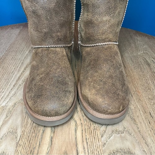 Stivali UGG sopra il ginocchio Bailey bottoni shearling castagno scuro donna taglia 8 - Foto 5 di 13