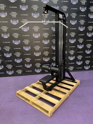 Life Fitness Pro 2 Lat Pulldown w / 305 Lb Stack - BUYER PAYS SHIPPING