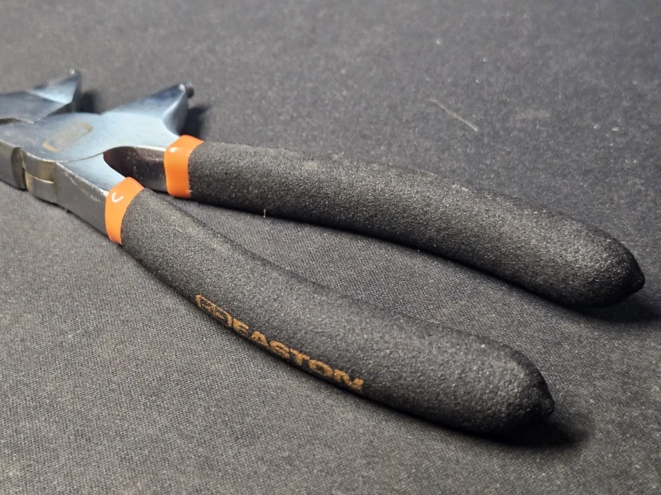 Easton - Elite Nock & D-Loop Pliers - Image 2 of 4