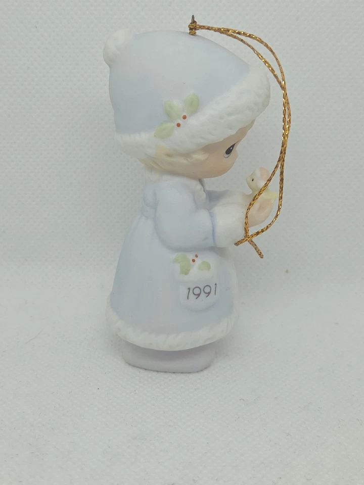 Figura Adorno Niña Precious Moments con Pájaro Que Tu Navidad sea Feliz 1991 Foto 4 de 4