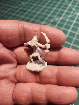 D&D Reaper Miniatures Serf Archer