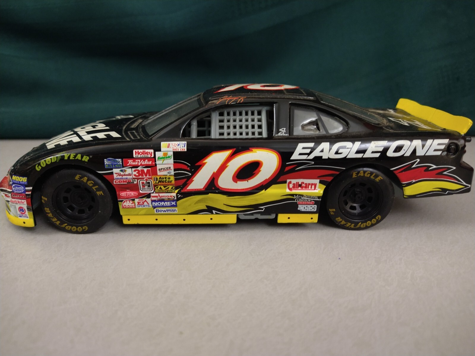 Racing Champions 10 Johnny Benson Pontiac Grand Prix Die Cast Model Car 1:24