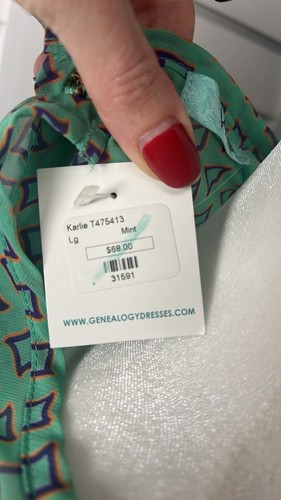 Karlie Scoop Neck Button Back Roll Tab Sleeve Top Size Large Mint Green NWT - Picture 3 of 9