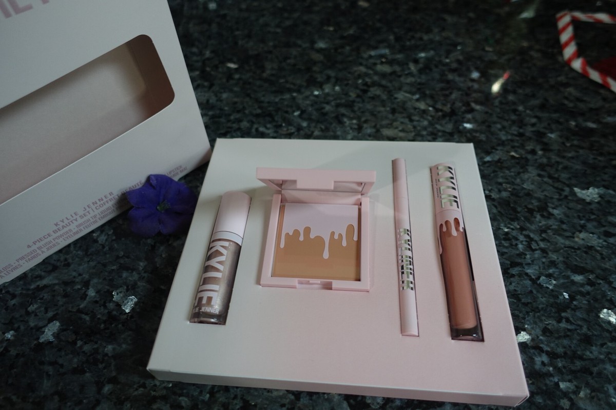 【専用】カイリーコスメ　4点 Kylie cosmetics 4 piece beauty set high gloss eyeliner lipstick