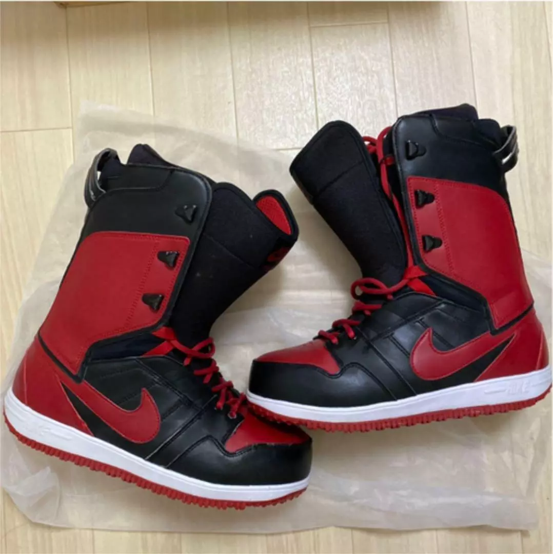 Nike SB Vapen Snowboard Boots Red Black White Size US9.5 Men s