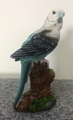 Wellensittich 13,5 cm blau auf Stamm Deko Figur Mitbringsel Geschenk loft chalet