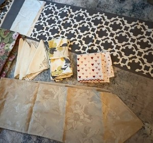 Random Lot Of Table Runners, Cloth Napkins Dish Towels 