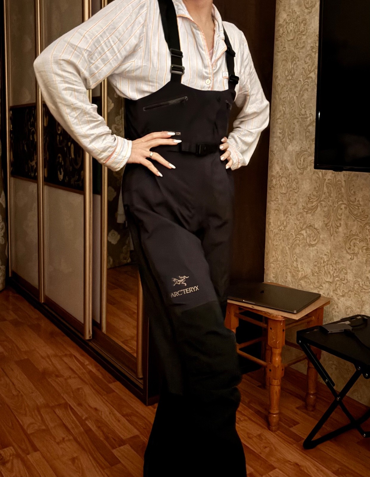 Arc'teryx Gore-Tex Mountaineering Bib Alpha SV Ski Pants Womens S thumbnail 2