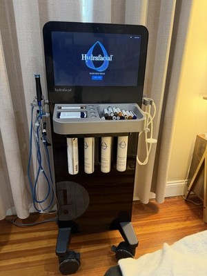 2023 fully loaded HydraFacial Syndeo Multi-Function Facial Machine on Stand
