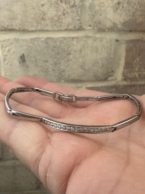 Sterling Silver Hallmarked  White Stones  7.5  Available Worldwide
