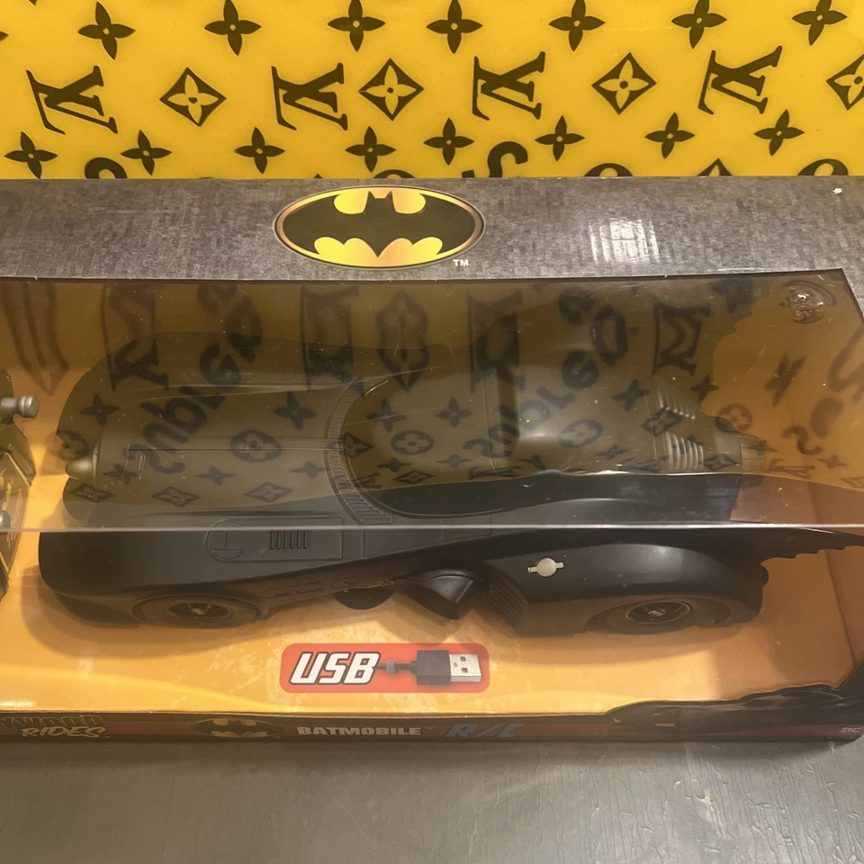 Batimóvil Jada Toys 1989 R/C Turbo Hollywood Rides Batman 80 años USB 2,4 GHZ Foto 4 de 4