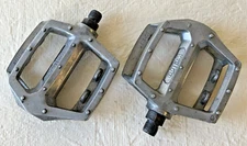 WELLGO WIDE PLATFORM PEDALS SILVER 9/16 564 GRAMS 95 X 90 MM PLATFORM