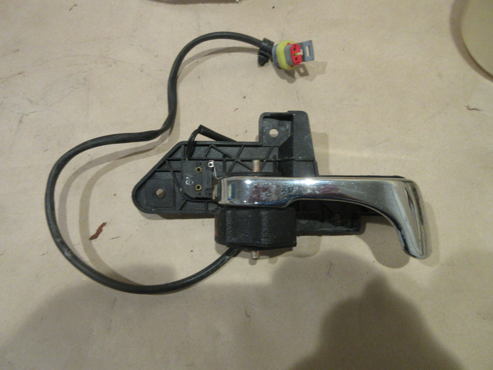 Maserati 4200  RH Interior Door Handle P/N 67236800 