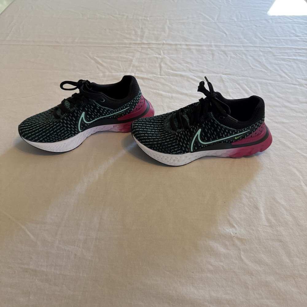 Nike Womens Running Shoes Size 6.5 Lightweight Comfortable Sneakers
