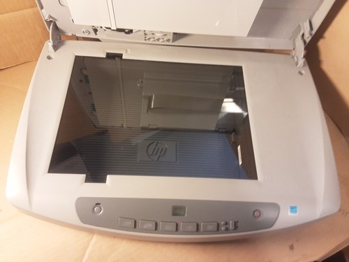 HP Scanjet 5590 Digital Flatbed Scanner (L1910C)-MISSING PSU - Picture 8 of 12