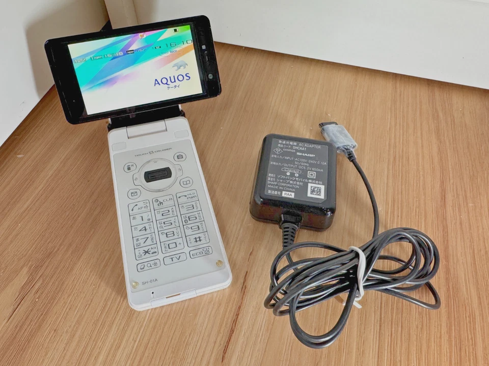 Sharp SH-01A White Ntt Docomo Japan - Image 3 of 4