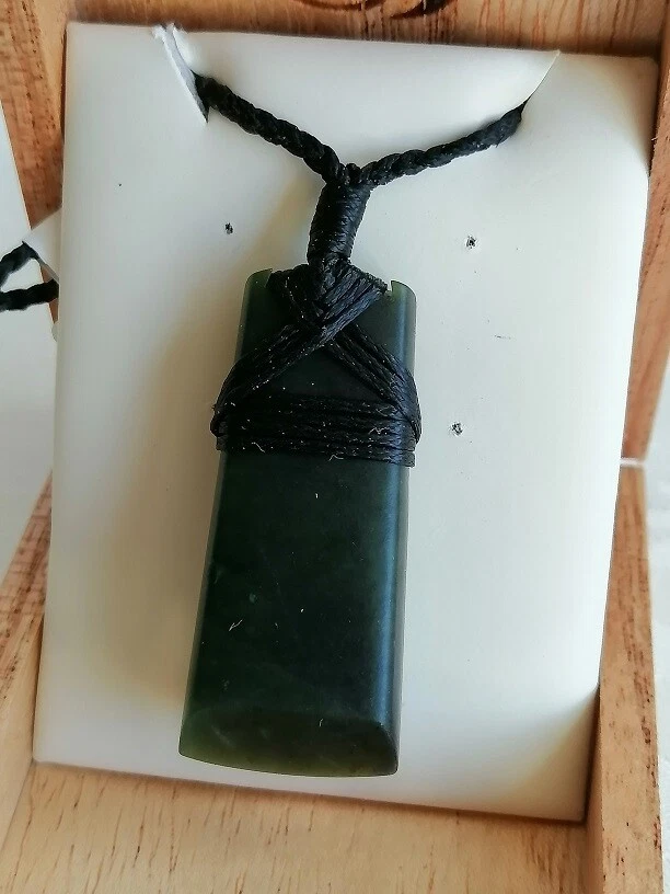 100% New Zealand Jade Necklace for Men and Women, Hand Carved Maori Necklace  Jade Pendant for Men With Black Adjustable Cord, New Zealand Pounamu Green  Stone Necklace, Koru Design Nephrite Jade :