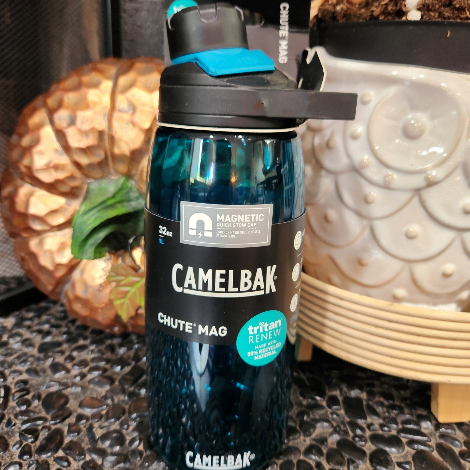 CamelBak blue 32 oz Chute Mag magnetic lid water bottle NWT